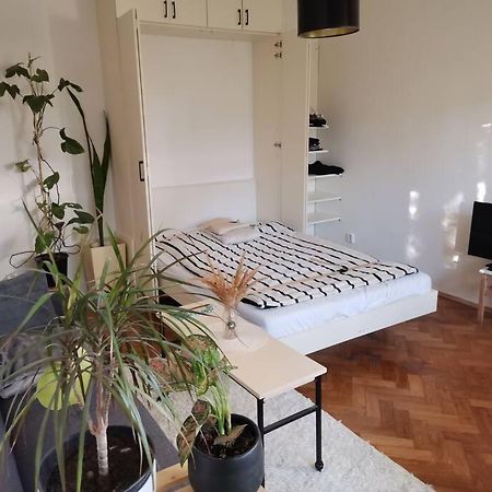 Cozy Studio In The City Centre Near Train Station Братислава Экстерьер фото