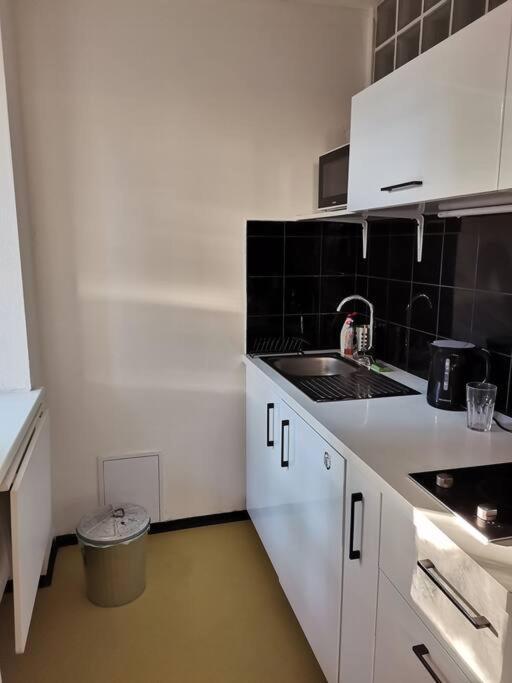 Cozy Studio In The City Centre Near Train Station Братислава Экстерьер фото